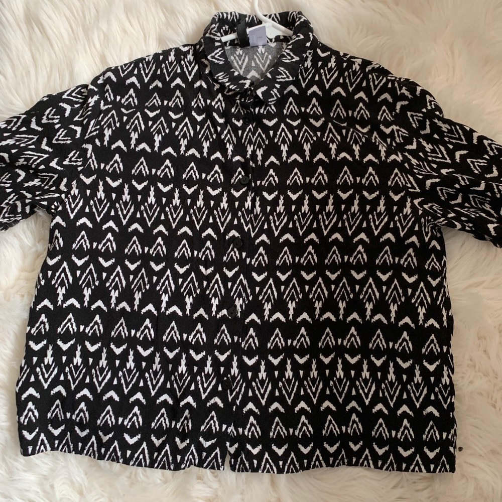 Patterned Cropped Button-Up Blouse